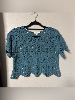 #822 Rebellion Teal Short Sleeve Crocheted Crop Top Size Small